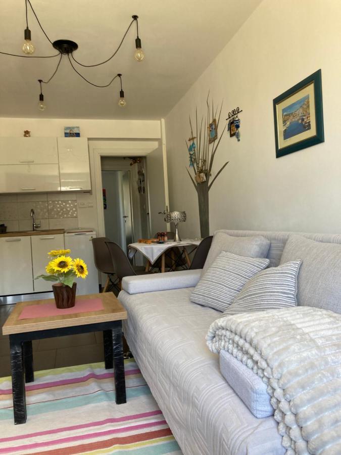 Nikka Apartments Малинска Екстериор снимка
