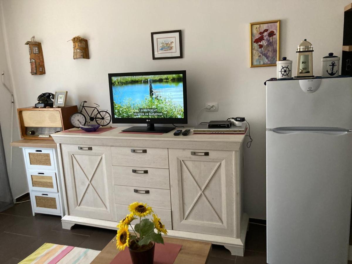 Nikka Apartments Малинска Екстериор снимка