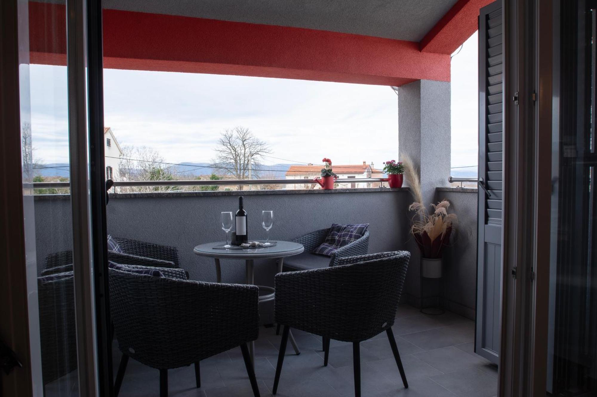 Nikka Apartments Малинска Екстериор снимка