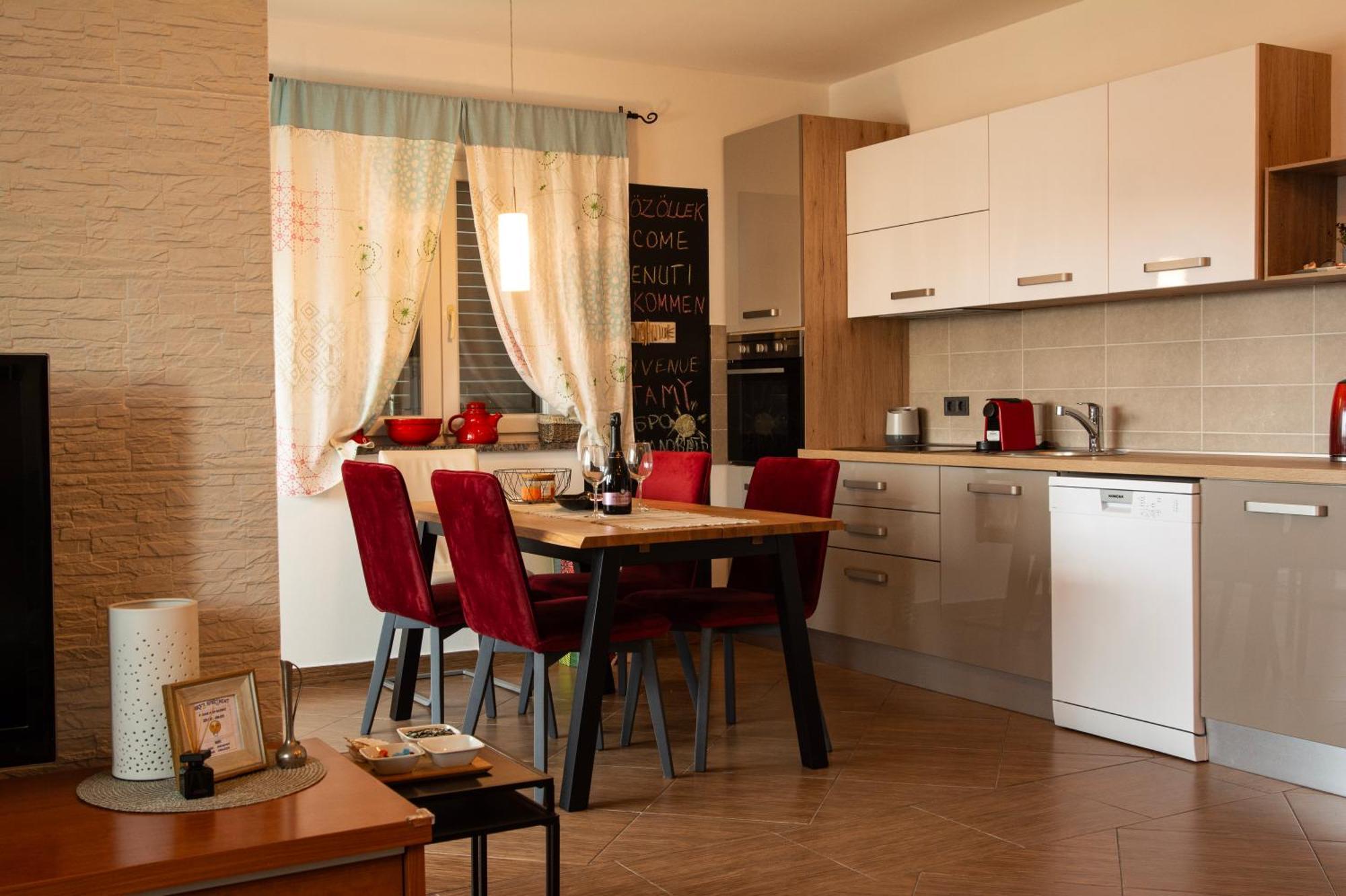 Nikka Apartments Малинска Екстериор снимка