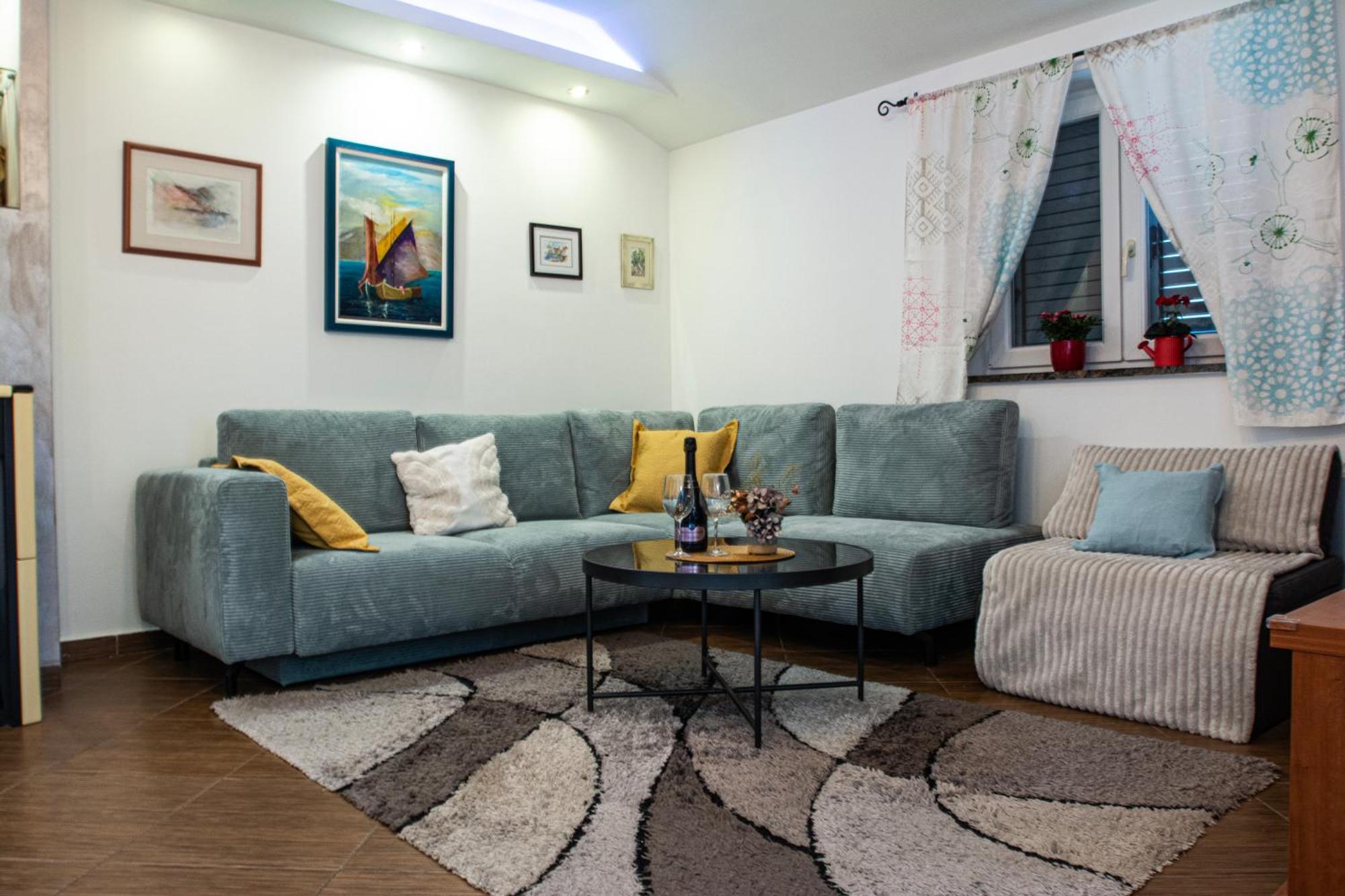 Nikka Apartments Малинска Екстериор снимка