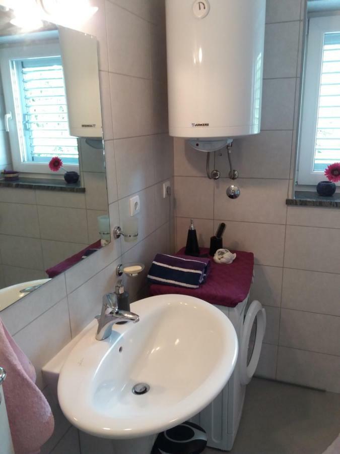 Nikka Apartments Малинска Екстериор снимка